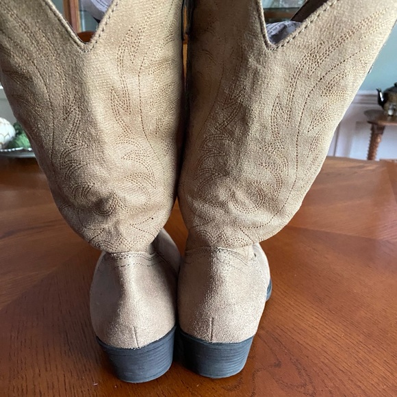 Rampage tan cowboy Boots - Picture 4 of 11